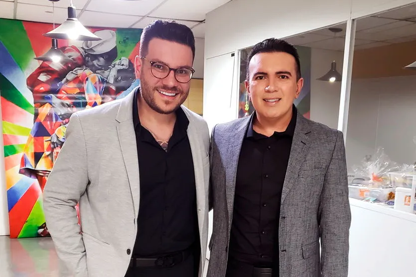 Salatiel Araújo estreia Nomes Notáveis na TV Caras