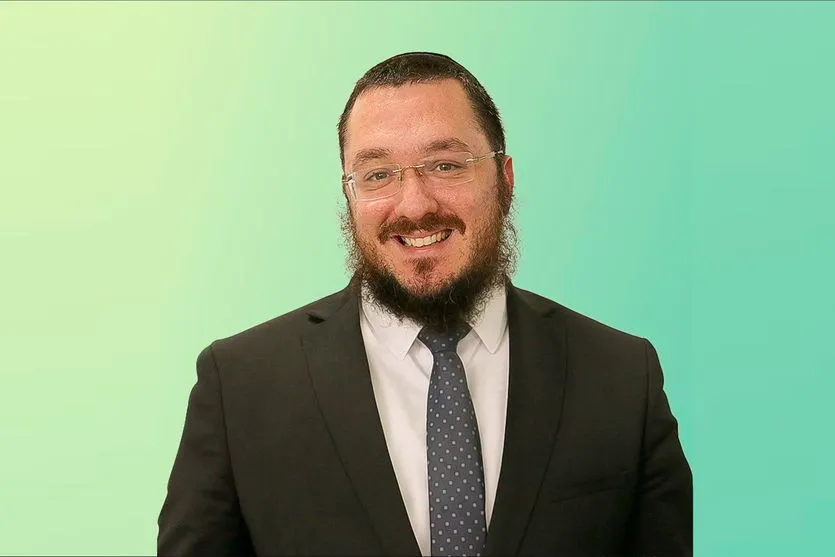 Salatiel Araújo estreia Nomes Notáveis na TV Caras