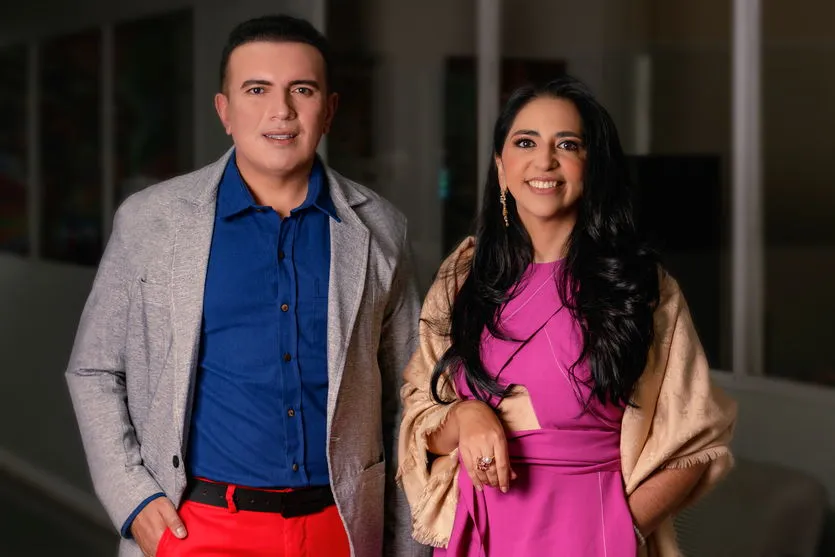 Salatiel Araújo estreia Nomes Notáveis na TV Caras