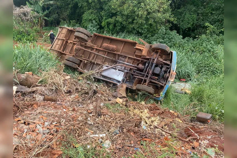 Susto: ônibus com trabalhadores tomba em Califórnia