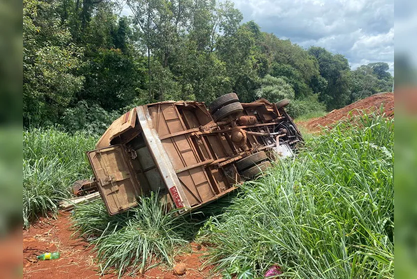 Susto: ônibus com trabalhadores tomba em Califórnia