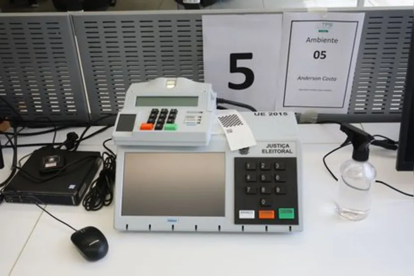 TSE realiza teste de segurança da urna eletrônica