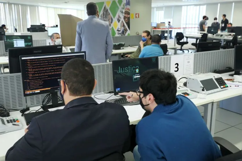 TSE realiza teste de segurança da urna eletrônica