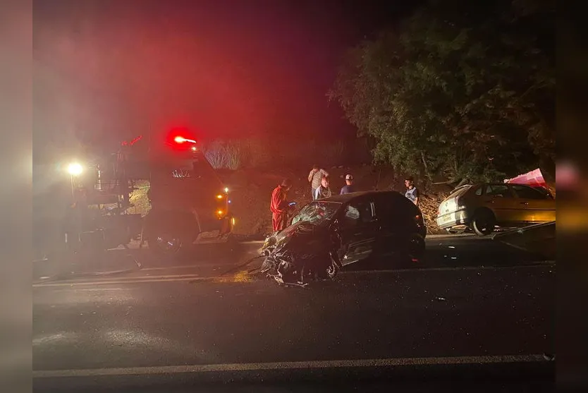 Tripla colisão causa morte e deixa feridos na PR-466