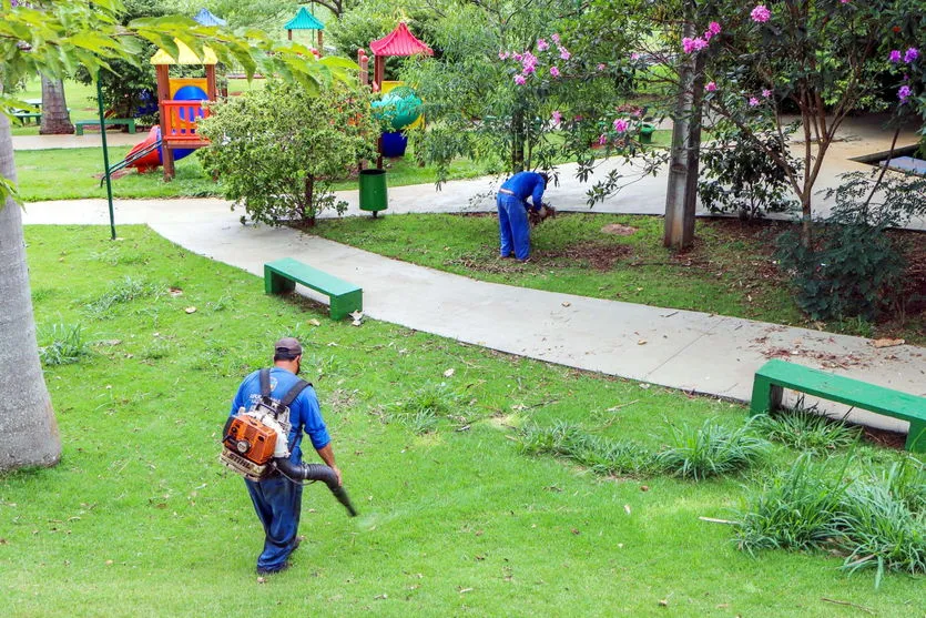 Zeladoria da prefeitura atende ao Parque Biguaçu