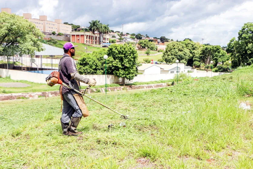 Zeladoria da prefeitura atende ao Parque Biguaçu