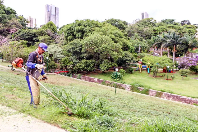 Zeladoria da prefeitura atende ao Parque Biguaçu