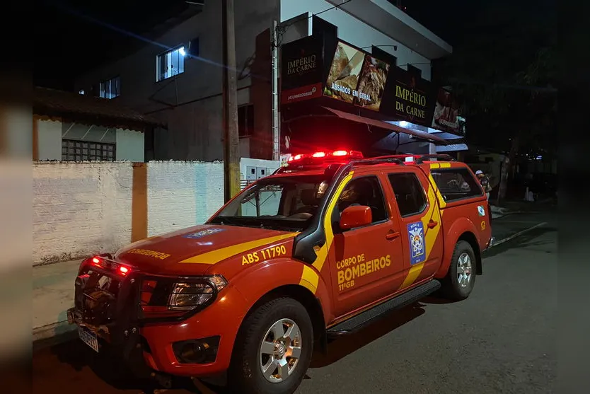 Bombeiros atuam em princípio de incêndio em açougue