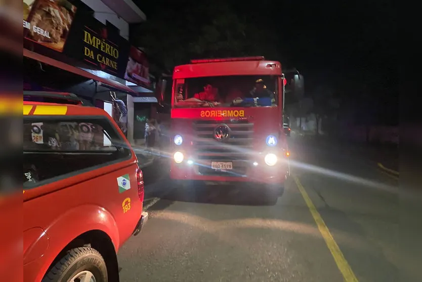 Bombeiros atuam em princípio de incêndio em açougue