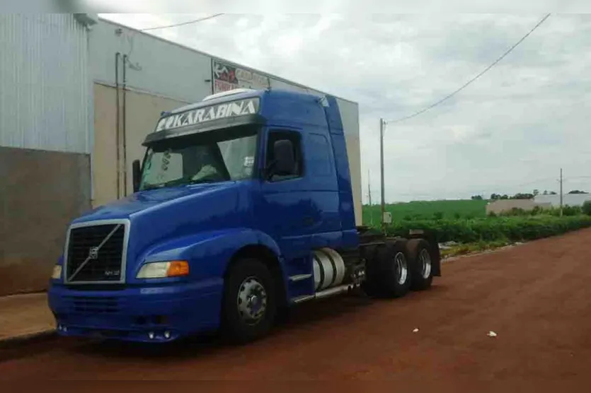 Ladrões roubam caminhão e fazem reféns moradores da região