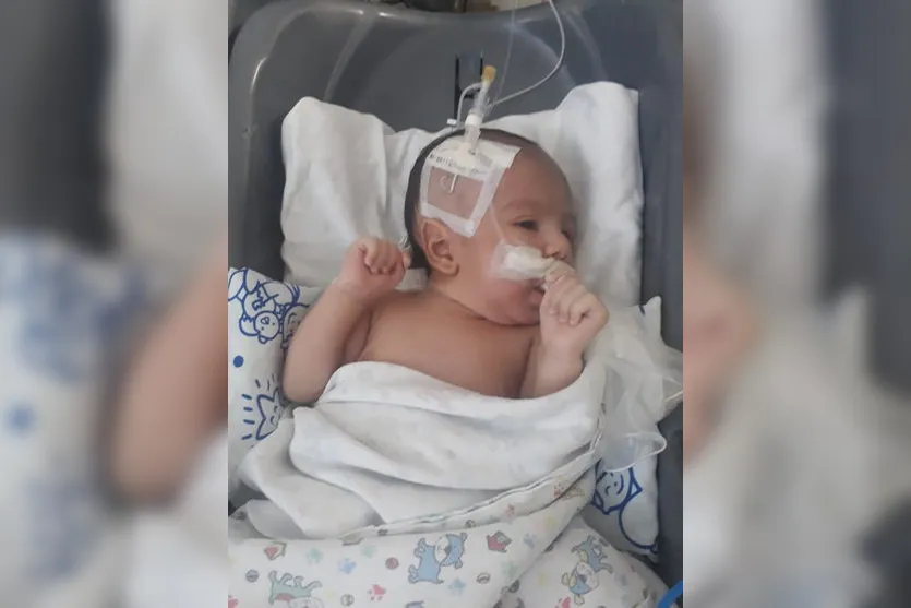 Mãe pede ajuda para comprar leite para filho com doença rara