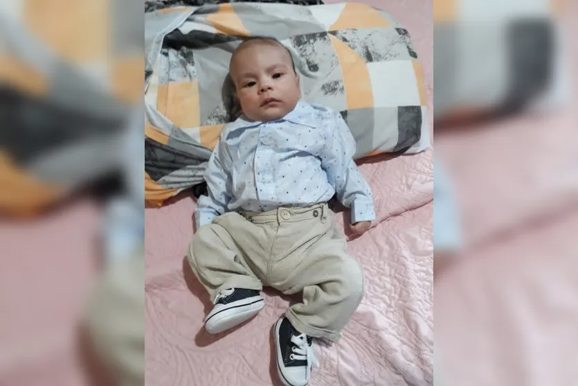 Mãe pede ajuda para comprar leite para filho com doença rara