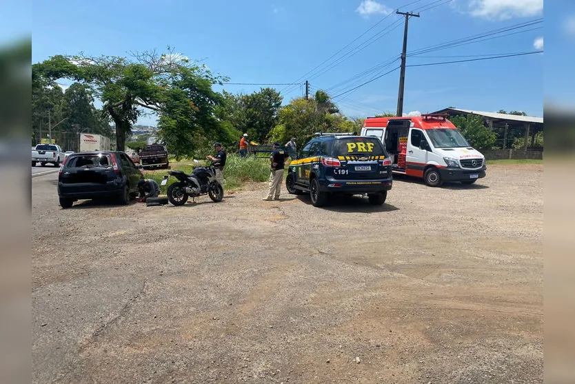 Motociclista fica ferido em colisão com carro na BR-376