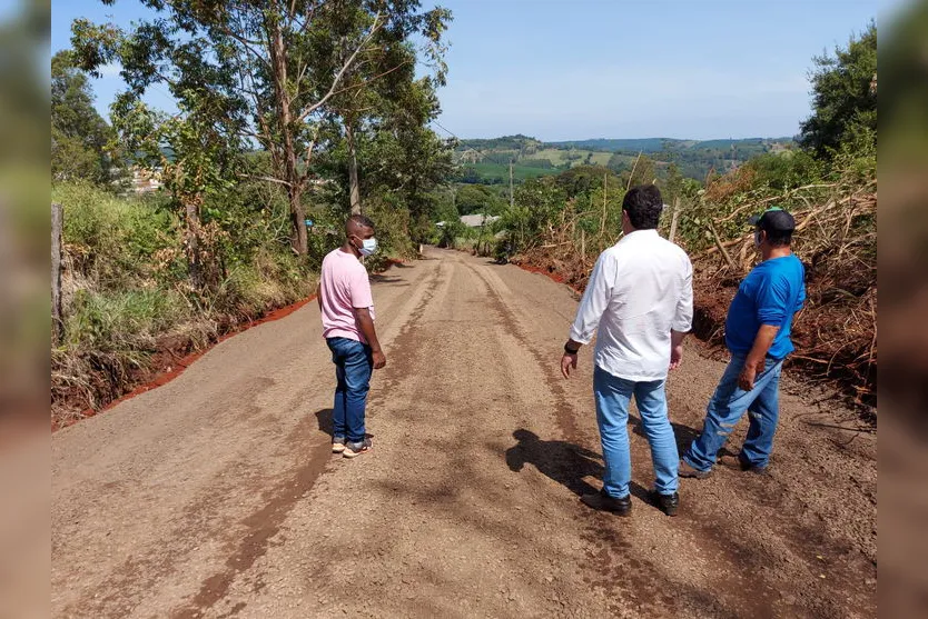 Prefeitura inicia asfaltamento na região da Vila Regina