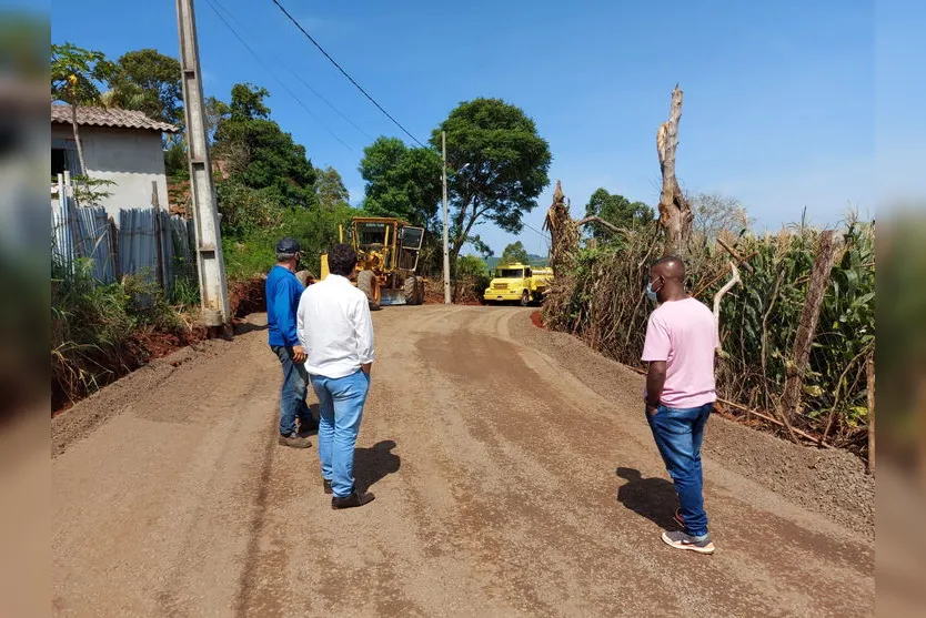 Prefeitura inicia asfaltamento na região da Vila Regina