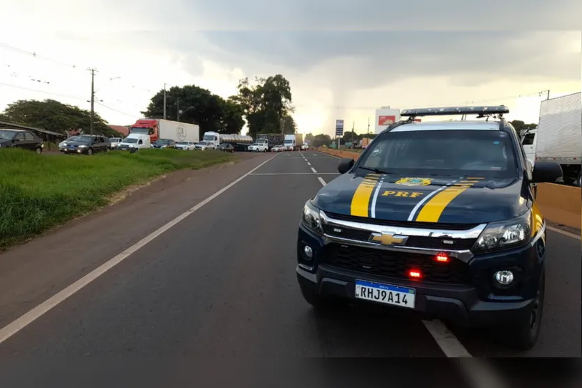 Acidente entre Arapongas e Rolândia envolve três caminhões