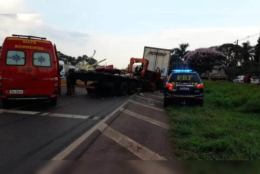 Acidente entre Arapongas e Rolândia envolve três caminhões