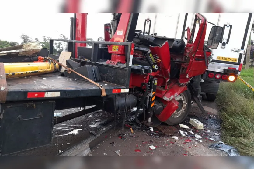 Acidente entre Arapongas e Rolândia envolve três caminhões