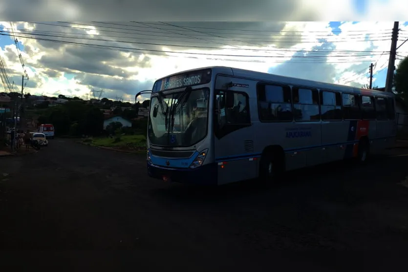 Acidente entre moto e ônibus em Apucarana deixa um ferido