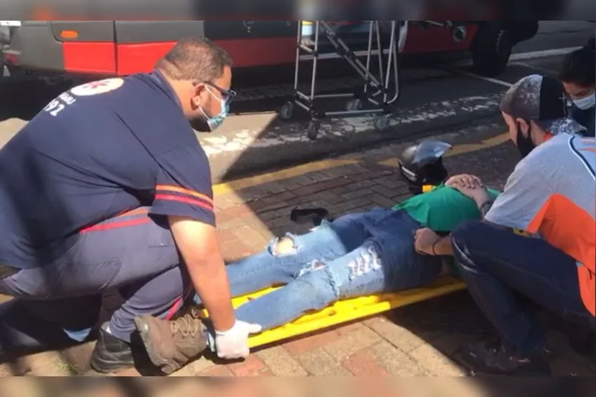 Acidente envolve duas motos no centro de Apucarana