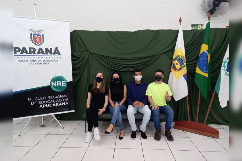 Alunos do NRE embarcam para intercâmbio no Canadá