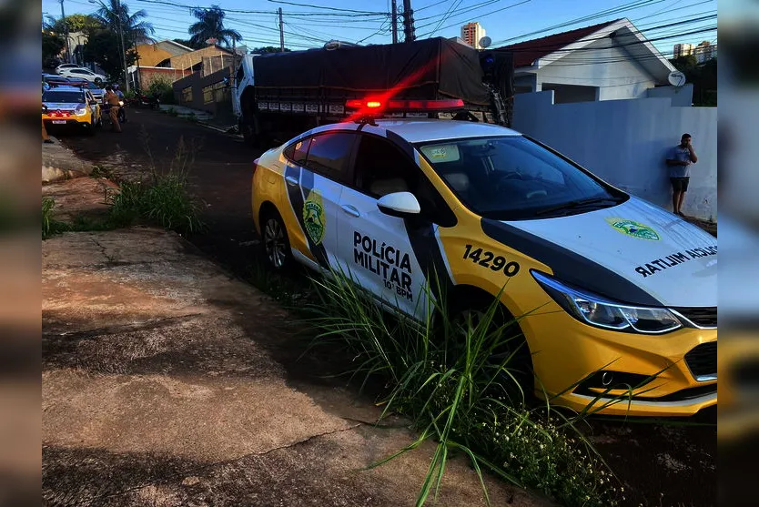  Apesar do susto, ninguém foi atingido pelo veiculo, fora de controle 