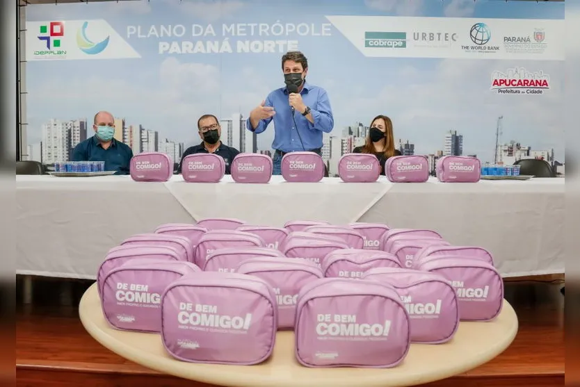 Apucarana entrega kits de higiene íntima para alunas