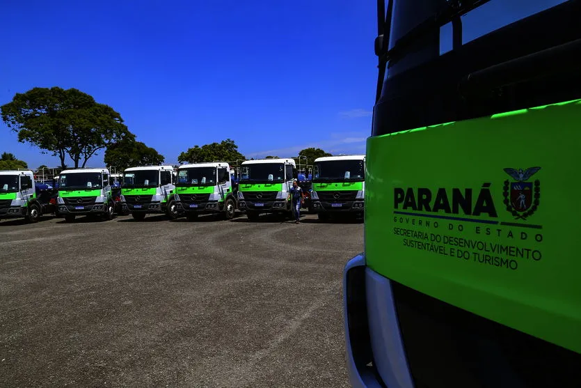  Apucarana recebe dois caminhões: um pipa e um compactador nesta quarta-feira (9) 