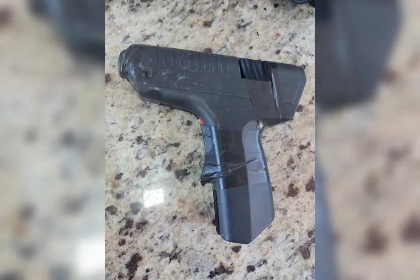 Ladrão invade casa em Apucarana com pistola de cola quente