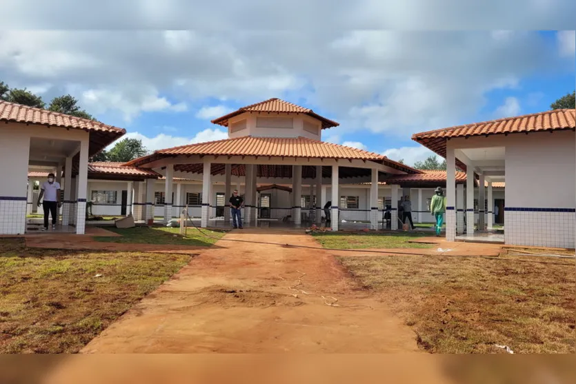 Prefeitura de Ivaiporã entrega escola; assista