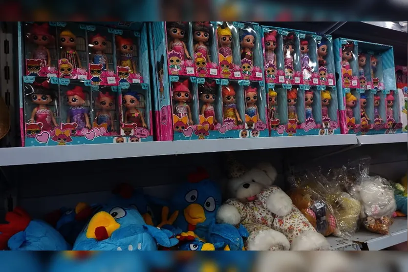 Roupas femininas com 50% de desconto no bazar da Edhucca