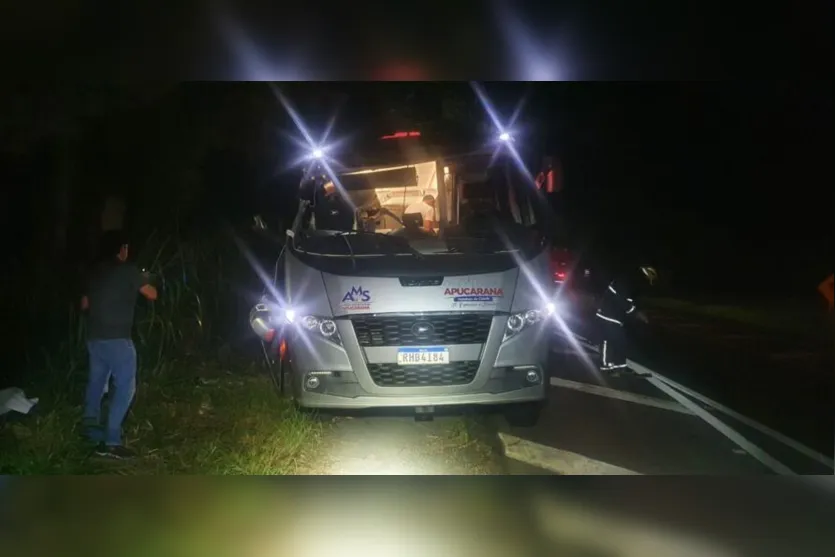 Acidente com micro-ônibus deixa 24 pessoas feridas, diz AMS
