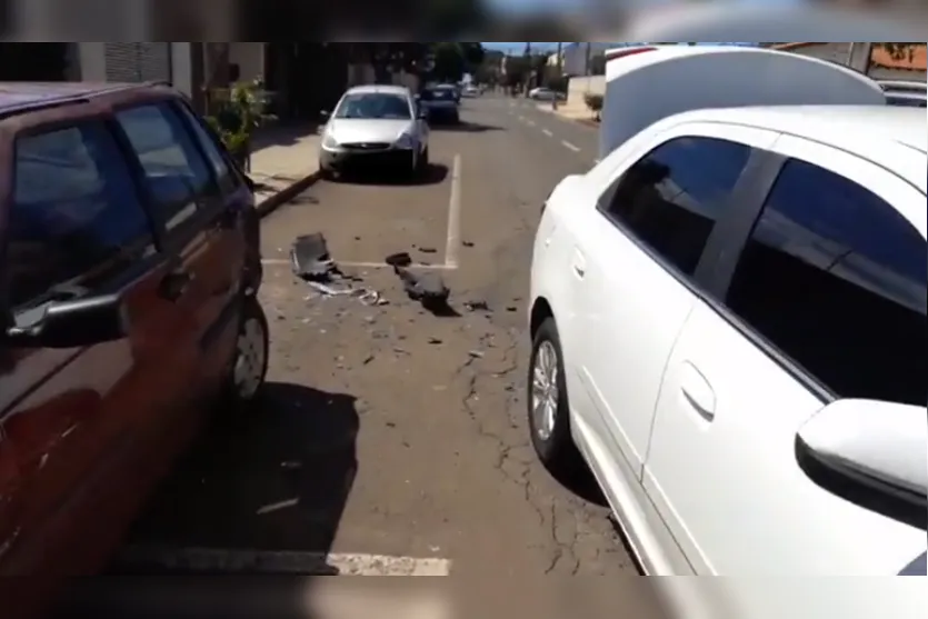 Acidente entre carros deixa trânsito lento em Arapongas