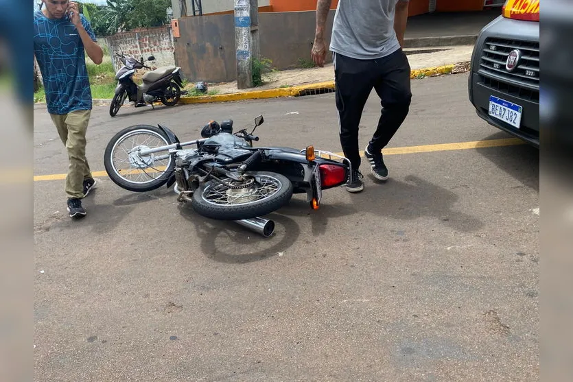 Acidente entre motos deixa um ferido em bairro de Apucarana
