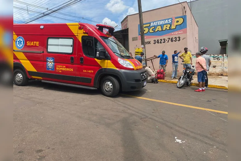 Acidente entre motos deixa um ferido em bairro de Apucarana