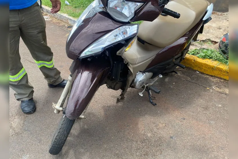 Acidente entre motos deixa um ferido em bairro de Apucarana