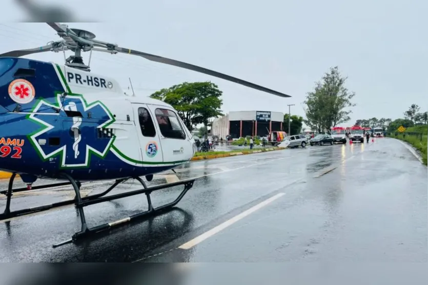 Ao menos 10 ficam feridos em acidente entre carros na BR-376