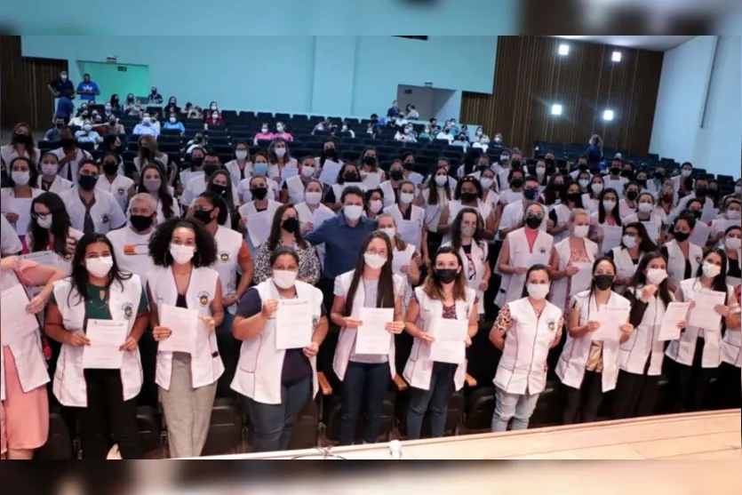 Apucarana contrata 137 professores e servidores