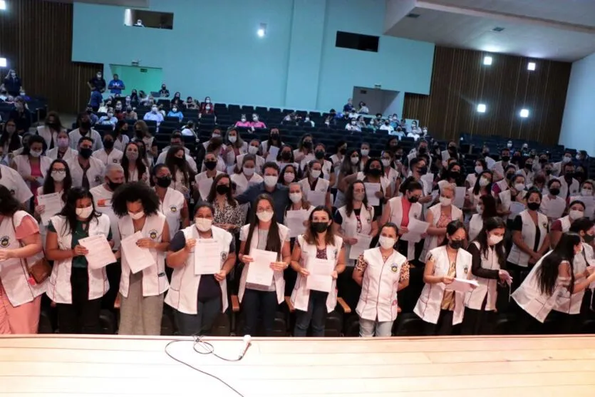 Apucarana contrata 137 professores e servidores