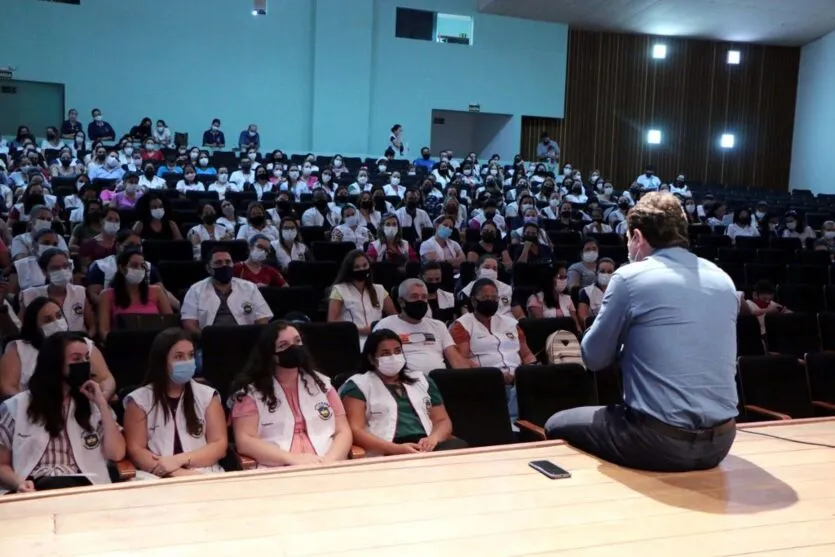 Apucarana contrata 137 professores e servidores