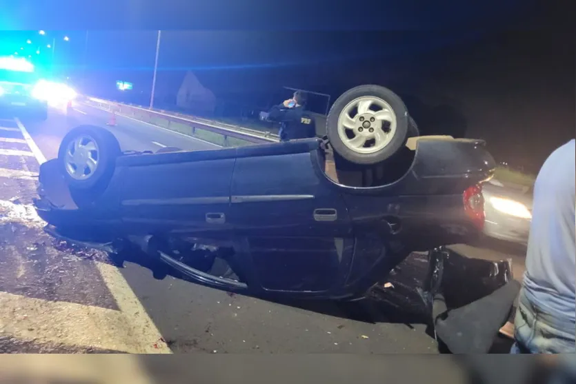 BR-369: veículo capota e motorista fica ferido em Aricanduva