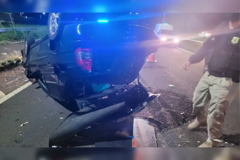 BR-369: veículo capota e motorista fica ferido em Aricanduva