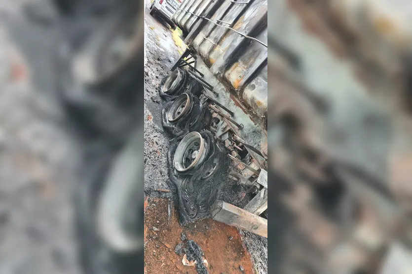 Caminhão com cigarros contrabandeados pega fogo na região