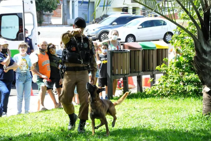 Canil da PM participa de evento em Jandaia do Sul