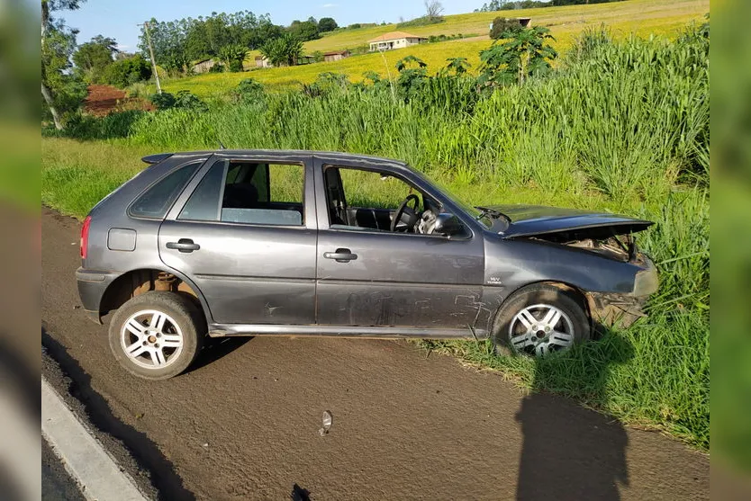 Carros colidem na PR-444 em Arapongas; idosa fica ferida