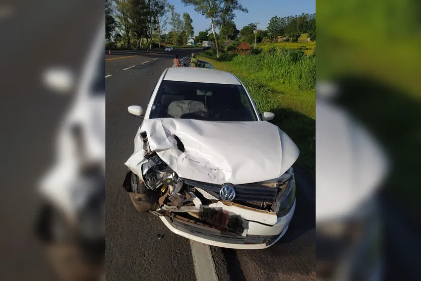 Carros colidem na PR-444 em Arapongas; idosa fica ferida