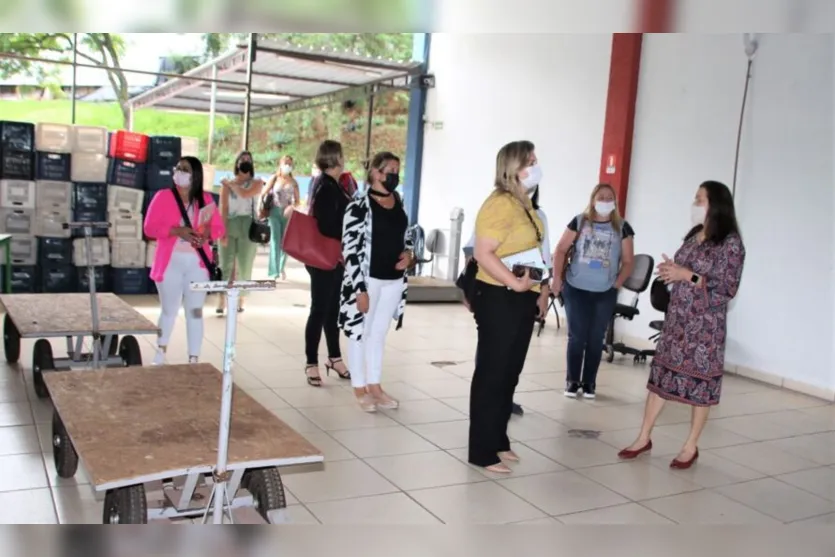 Comitivas conhecem a rede municipal de educação de Apucarana