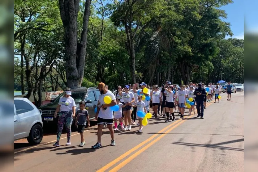  Concentração dos participantes, pouco antes da largada simbólica da II Corridown T21 