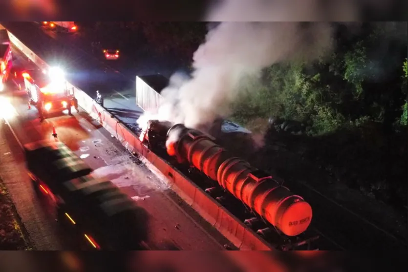 Duas pessoas morrem em acidente envolvendo 6 veículos no PR