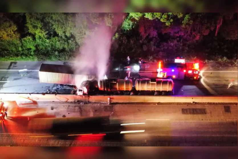 Duas pessoas morrem em acidente envolvendo 6 veículos no PR